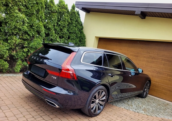 Volvo V60 cena 93600 przebieg: 184000, rok produkcji 2019 z Opoczno małe 352